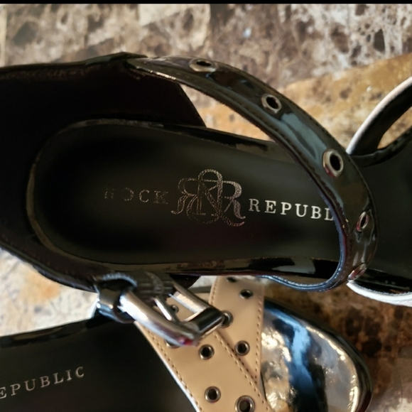 🎉🎉HP🎉🎉 Edgy Rock and Republic Strappy Heels - Picture 5 of 7